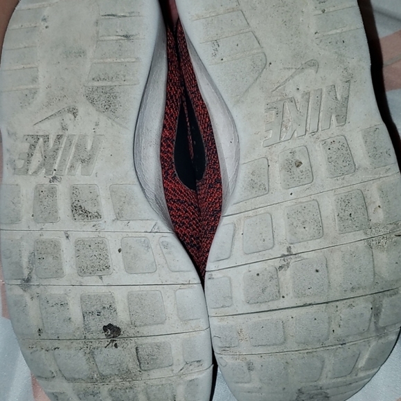 Red nike's - Picture 4 of 4